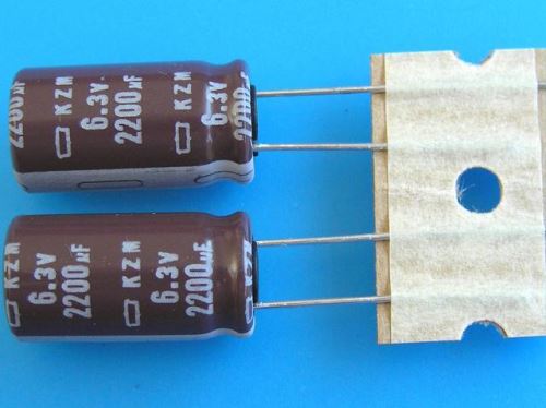 2200uF/6,3V - 105°C Nippon  KZM kondenzátor elektrolytický, low ESR, long life, high rippl